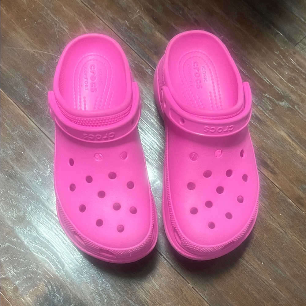CROCS Women’s Vibrant Pink Sandals
